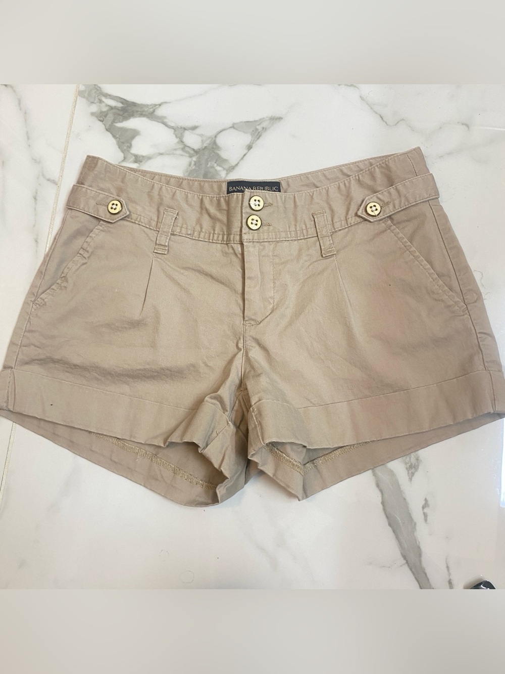 Banana Republic Khaki Shorts – Women’s Size 0